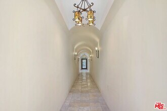 744 N Alfred St in Los Angeles, CA - Building Photo - Building Photo