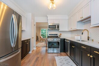 229 Crescenzi Ct in West Orange, NJ - Building Photo - Building Photo