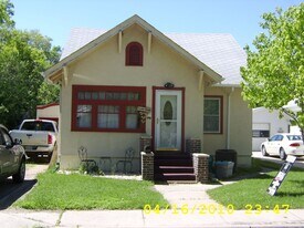 617 Lake St NW in Minot, ND - Building Photo