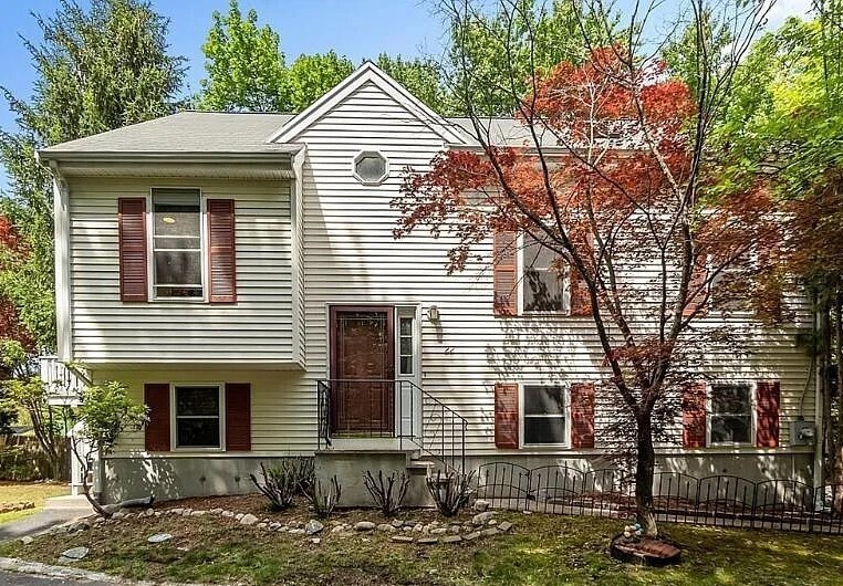 22 Bishop St in Natick, MA - Building Photo