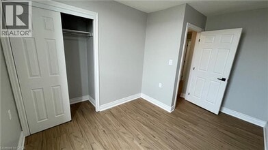 69 E Main St in Welland, ON - Building Photo - Building Photo