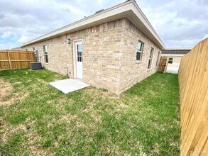 5601 Nightingale Ave, Unit 7 in McAllen, TX - Foto de edificio - Building Photo