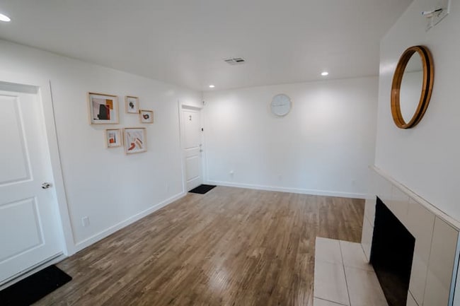 14836 Archwood St, Unit Archwood -1 in Los Angeles, CA - Building Photo - Building Photo