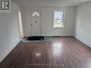 317 Maxwell St in Sarnia, ON - Building Photo - Building Photo