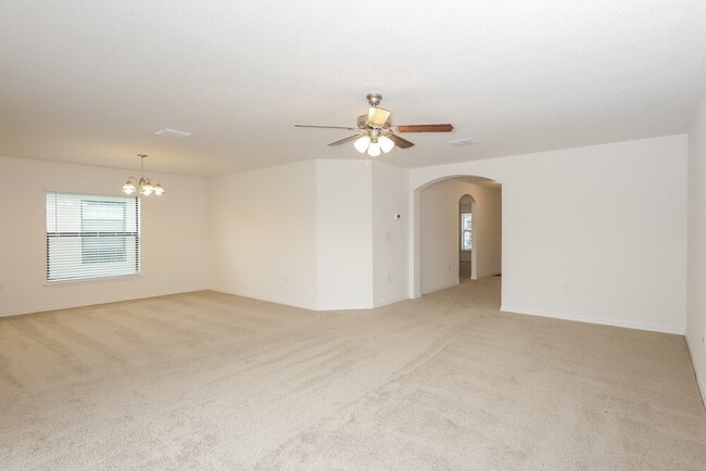 745 Chatham Walk in Ruskin, FL - Building Photo - Building Photo