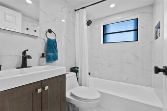 6530 W 27th Ave in Hialeah, FL - Building Photo - Building Photo