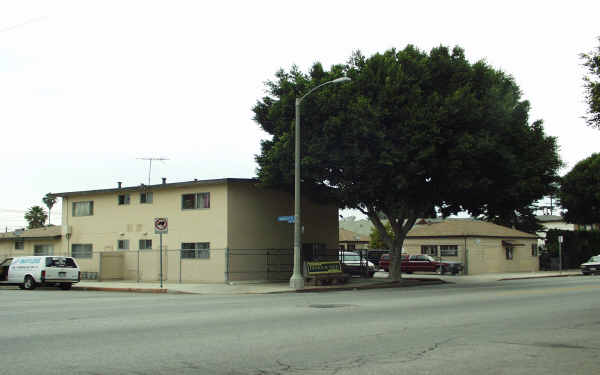 1501 N Wilmington Blvd in Wilmington, CA - Building Photo