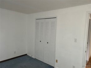 80 Carriage Dr in Orchard Park, NY - Building Photo - Building Photo