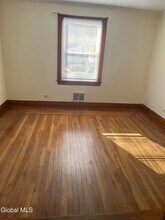 52 Walnut St in Saratoga Springs, NY - Building Photo - Building Photo
