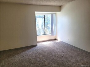 226 Wright St, Unit 303 in Lakewood, CO - Foto de edificio - Building Photo