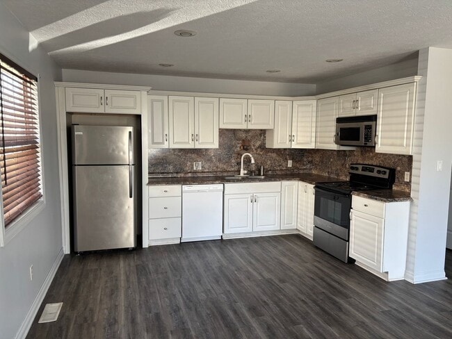 1105 12th St NW in New Philadelphia, OH - Building Photo - Building Photo