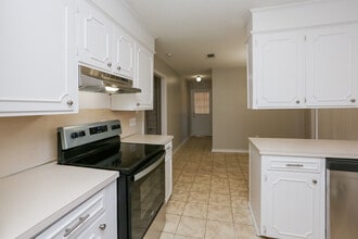 129 Fern Valley Rd in Brandon, MS - Foto de edificio - Building Photo