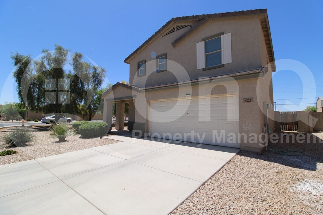 822 N Navajo Ln in Coolidge, AZ - Foto de edificio