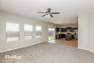 10109 Huntersville Trl in White Settlement, TX - Foto de edificio - Building Photo