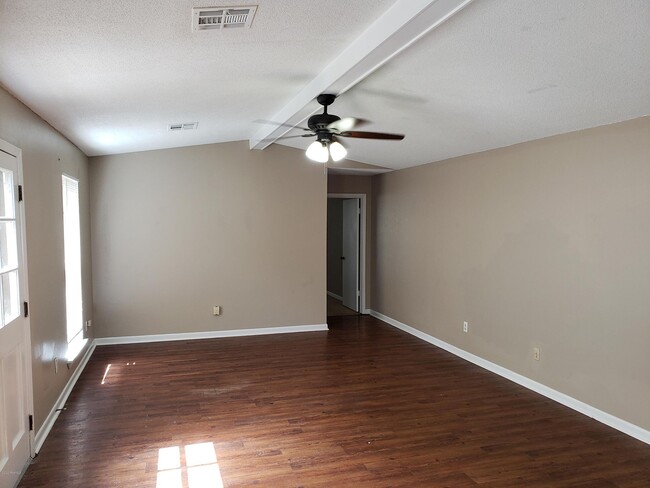 230 Briarcliff Dr in Youngsville, LA - Foto de edificio - Building Photo