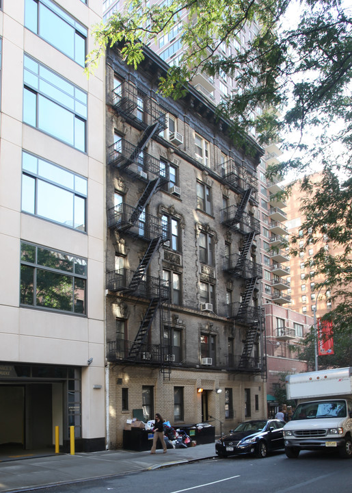 417 E 71st St in New York, NY - Building Photo