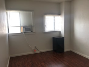 1831 11th Pl in Los Angeles, CA - Building Photo - Building Photo
