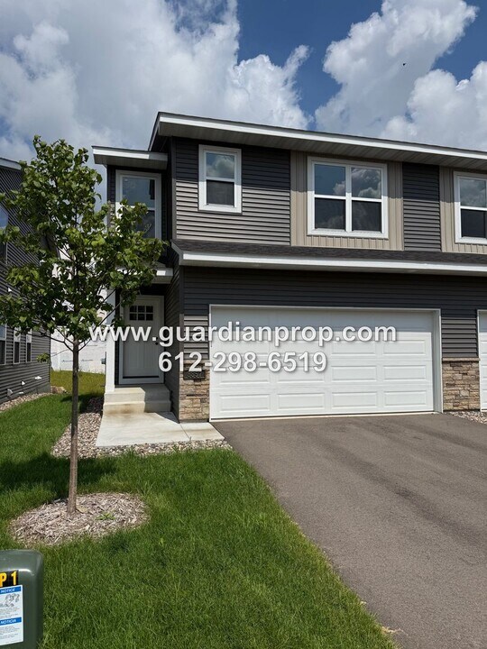 8857 Granite Ct in Woodbury, MN - Building Photo