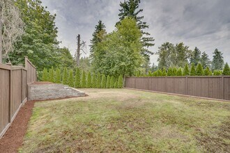24198 NE 15th Way in Sammamish, WA - Foto de edificio - Building Photo
