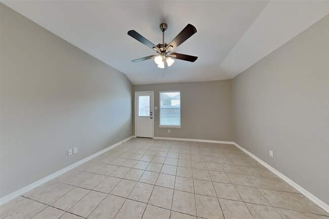32331 Summer Park Ln in Conroe, TX - Foto de edificio - Building Photo