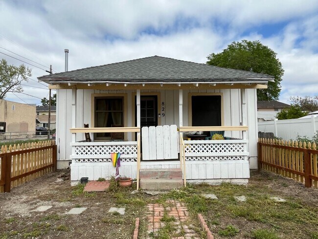 829 15th St in Paso Robles, CA - Building Photo - Building Photo