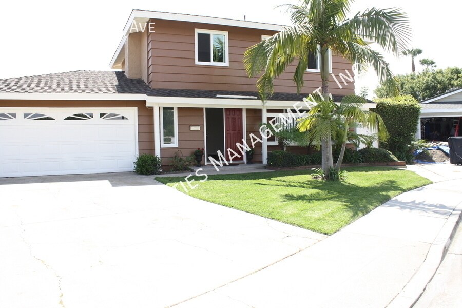 8762 Garfield Ave in Huntington Beach, CA - Building Photo