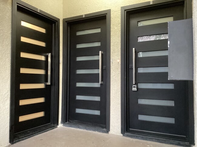 740 Lime Ave, Unit C in Long Beach, CA - Building Photo - Building Photo