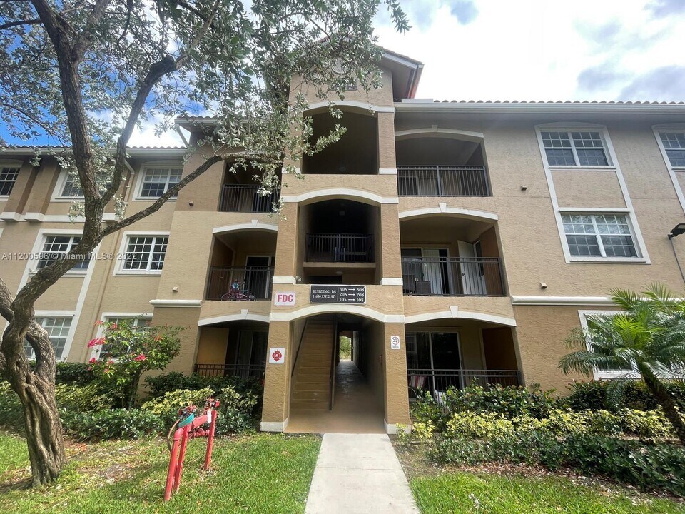 11650 SW 2nd St, Unit 307 in Pembroke Pines, FL - Building Photo