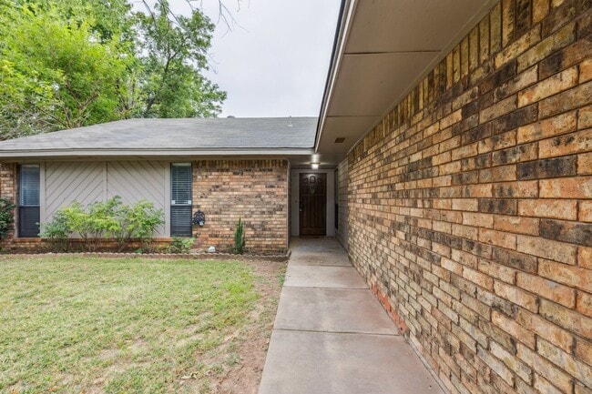 2116 Summer Oak Dr in Edmond, OK - Building Photo - Building Photo