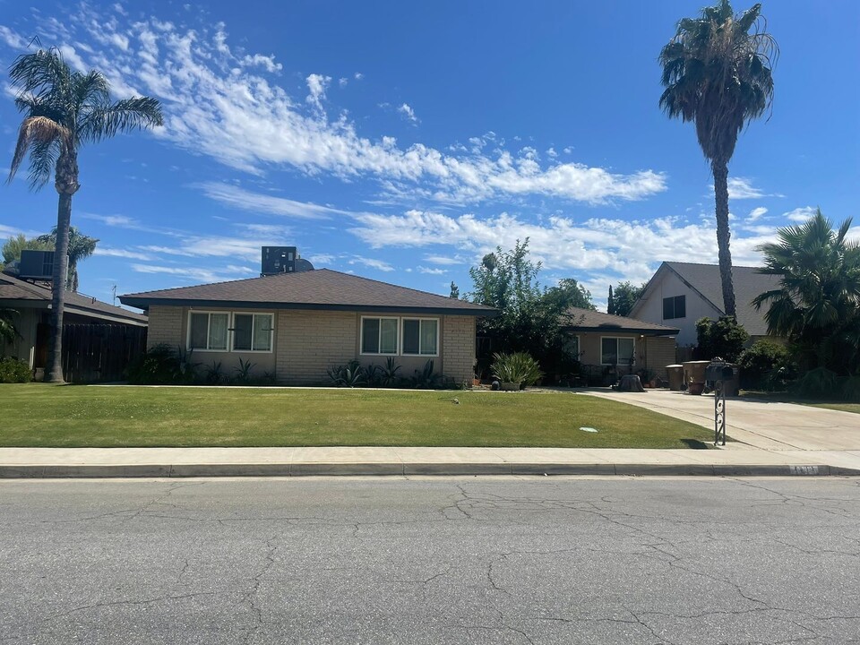4513 Perris Way in Bakersfield, CA - Building Photo