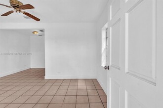 2835 SW 24th St in Miami, FL - Building Photo - Building Photo
