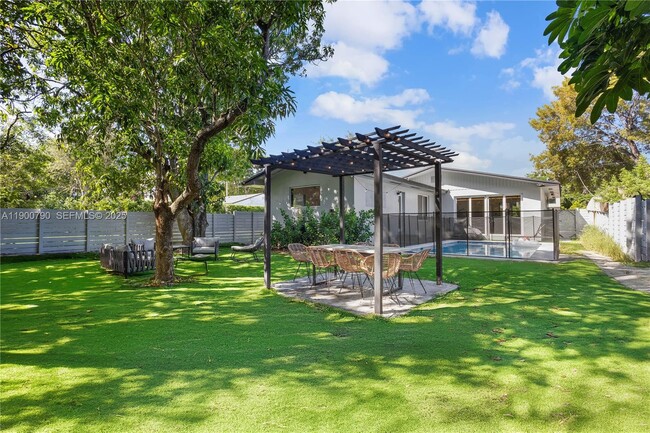 270 NW 50th St in Miami, FL - Building Photo - Building Photo