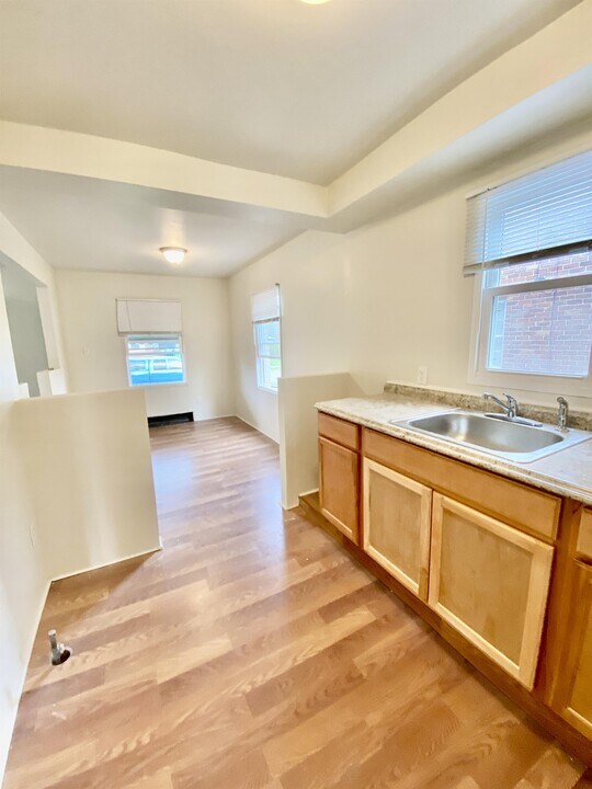 19930 Charest St in Detroit, MI - Building Photo