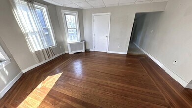 14 Dow St in Somerville, MA - Building Photo - Building Photo
