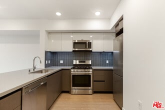 837 S Harvard Blvd in Los Angeles, CA - Foto de edificio - Building Photo