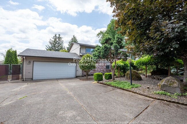 property at 5615 SE Hillwood Cir