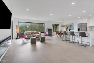 5964 Pelican Bay Blvd in Naples, FL - Building Photo - Building Photo