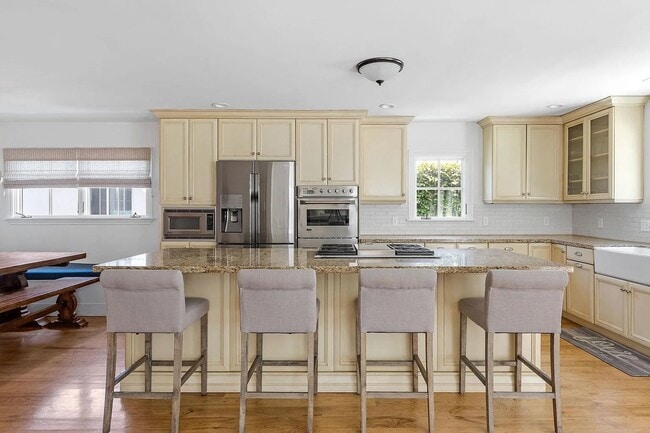 3213 Walnut Ave in Manhattan Beach, CA - Building Photo - Building Photo