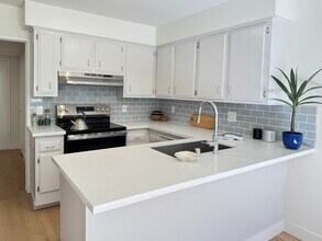 Sherman Oaks Apartments in Sherman Oaks, CA - Building Photo - Building Photo