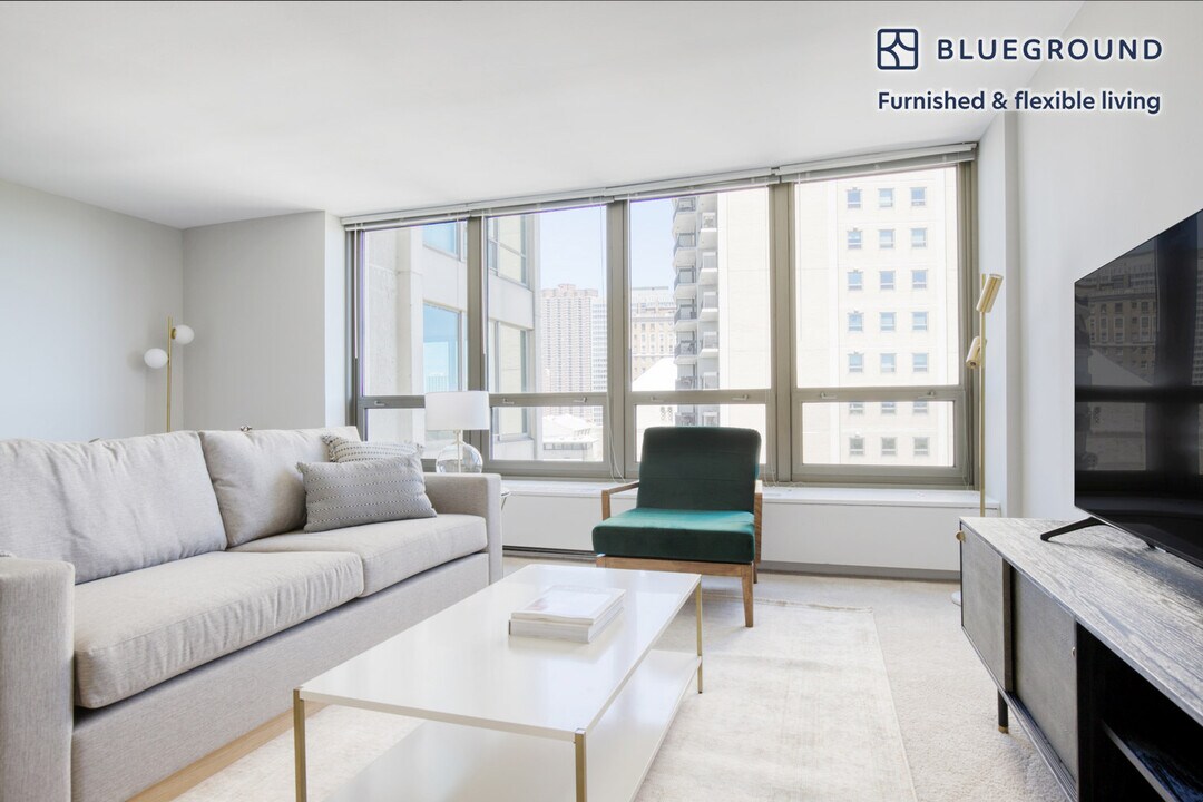 3450 N Lake Shore Dr in Chicago, IL - Building Photo