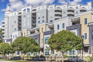 909 Camden Grandview Rd in Charlotte, NC - Building Photo