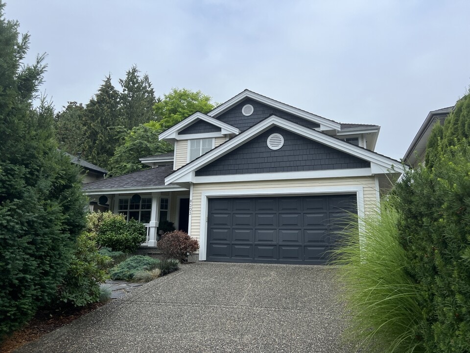 8303-8170 170 St in Surrey, BC - Building Photo