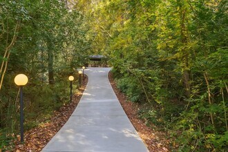 922 Barton Woods Rd NE in Atlanta, GA - Building Photo - Building Photo