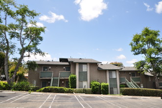 Rosewood Apartments in Fallbrook, CA - Foto de edificio - Building Photo