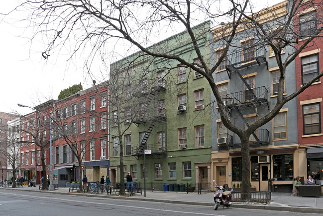 424-426 Hudson St in New York, NY - Foto de edificio - Building Photo