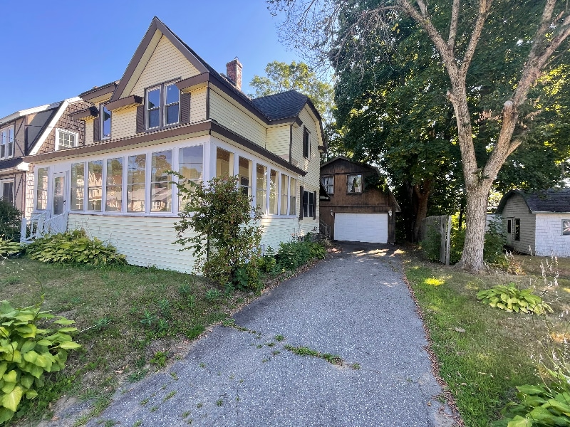 83 Highland Ave in Millinocket, ME - Building Photo