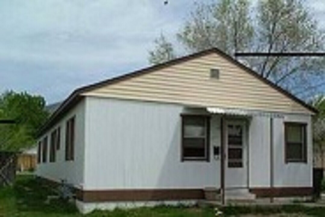 222 N 5th St, Unit Duplex in Tooele, UT - Building Photo