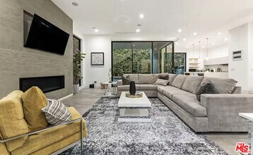 742 N Cherokee Ave in Los Angeles, CA - Building Photo - Building Photo