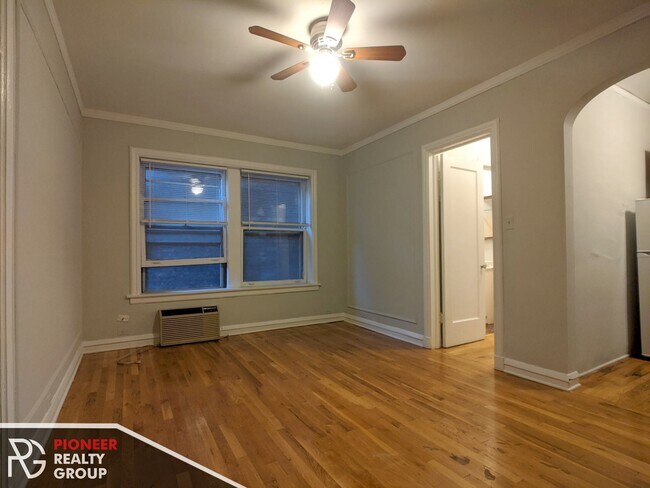 835 W Wolfram St, Unit #837-207 in Chicago, IL - Building Photo - Building Photo