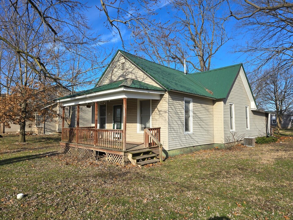 300 Richmond Ave in Mattoon, IL - Building Photo